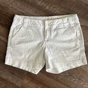 White shorts DKNY size 8